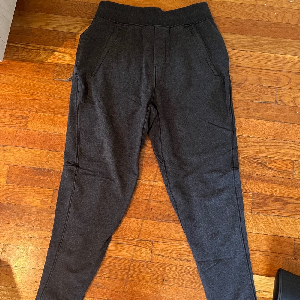 Lululemon Men's Gray Sweatpants, size M